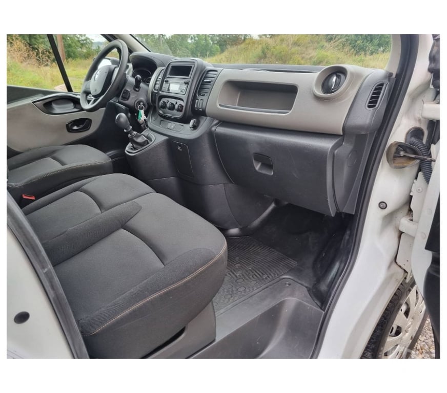 Véhicules commerciaux & utilitaires d'occasion Pont-de-Loup - Photos Vivastreet Renault Trafic 10 2018 L1h1 91014km 1.6dci 95cv 70kw airco