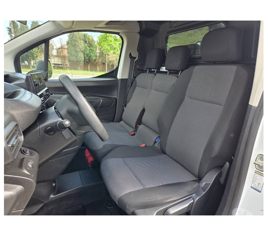 Véhicules commerciaux & utilitaires d'occasion Pont-de-Loup - Photos Vivastreet Peugeot Partner Maxi 3places 24000km 1.5hdi 100cv airco..