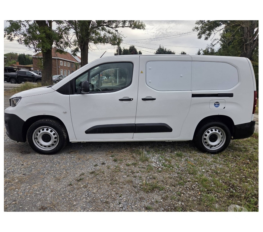 Véhicules commerciaux & utilitaires d'occasion Pont-de-Loup - Photos Vivastreet Peugeot Partner Maxi 3places 41000km 1.5hdi 100cv 73kw...