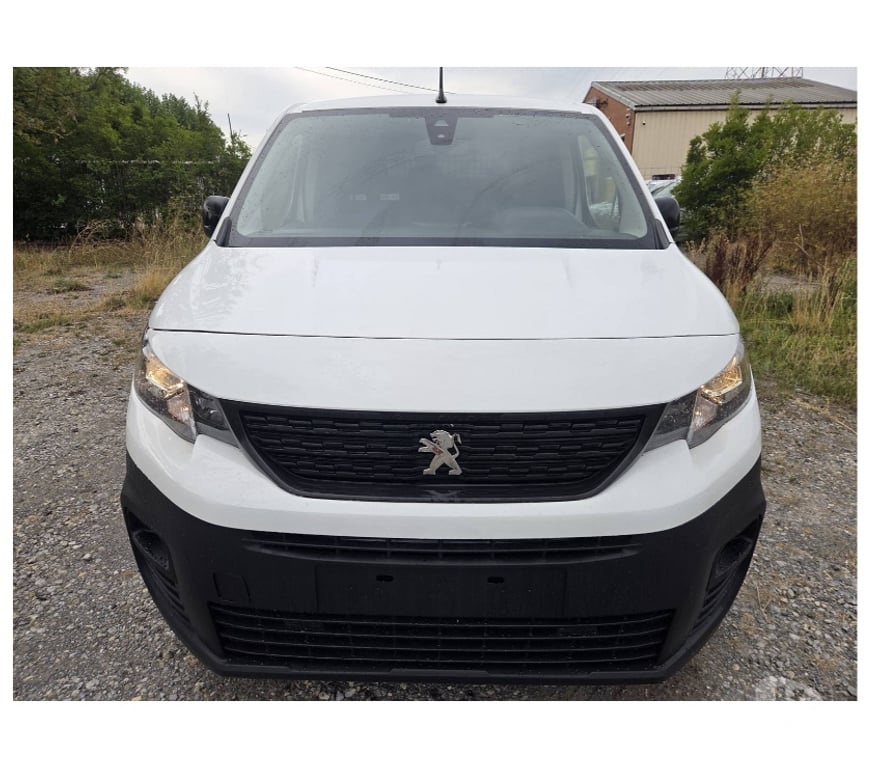 Véhicules commerciaux & utilitaires d'occasion Pont-de-Loup - Photos Vivastreet Peugeot Partner Maxi 3places 41000km 1.5hdi 100cv 73kw...