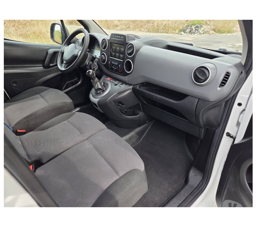 Véhicules commerciaux & utilitaires d'occasion Pont-de-Loup - Photos Vivastreet Peugeot Partner Utilitaire 2018 3places 1.6hdi 100cv euro6