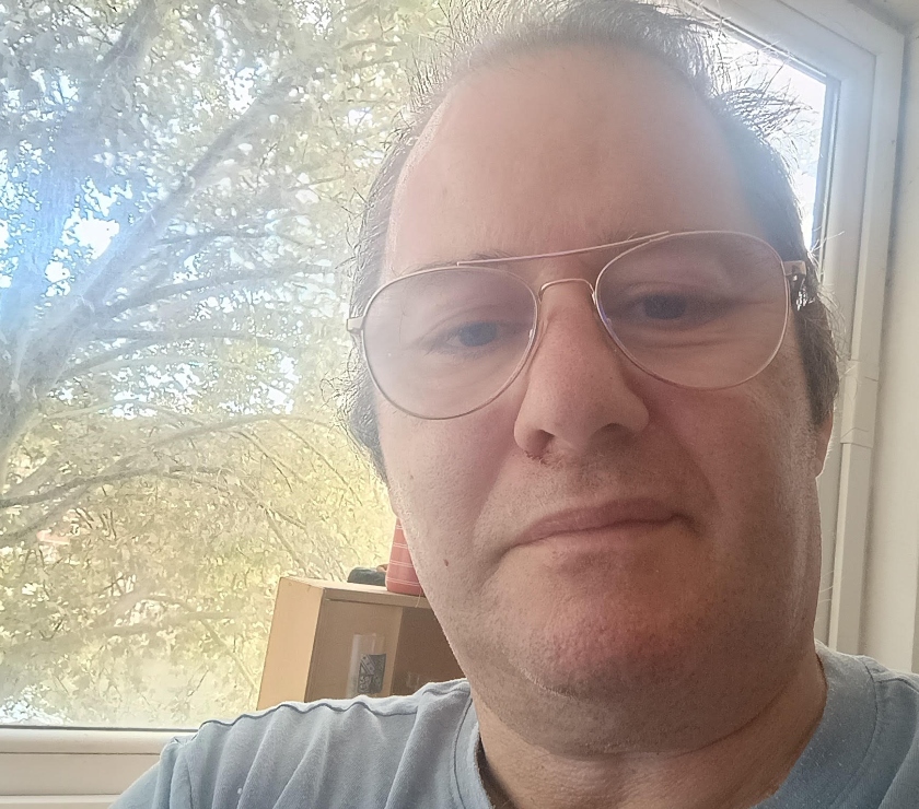Liège - Liège — daddy cherche étudiant max 23 ans non barbu