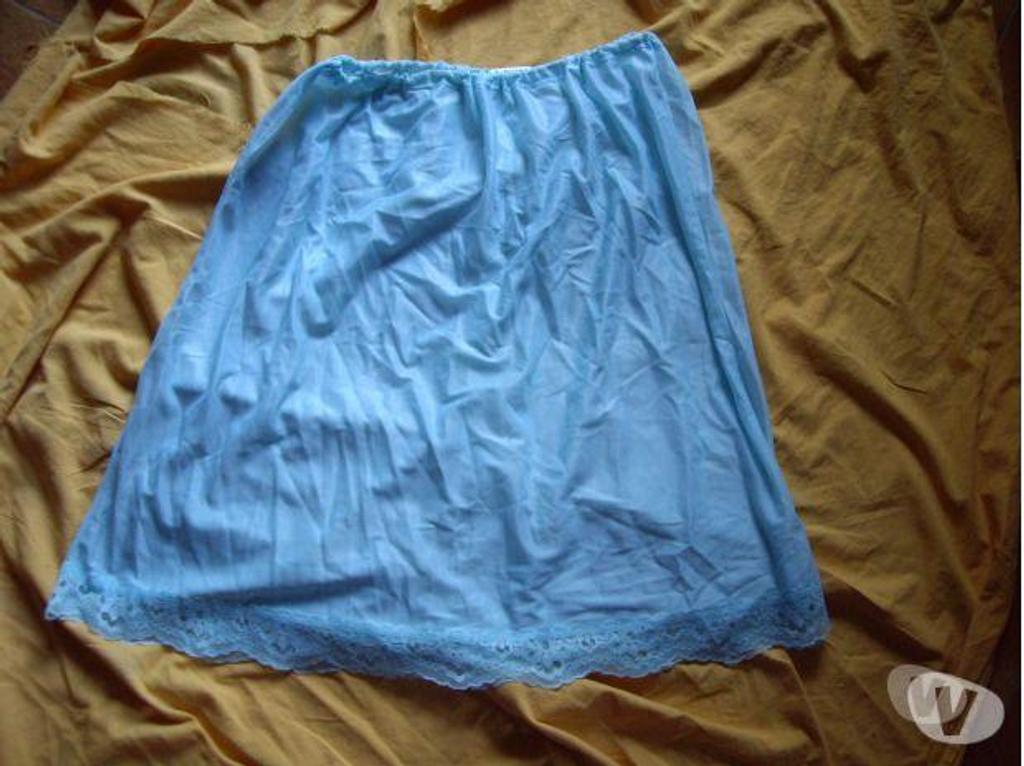 Vêtements occasion Bas-Rhin Bouxwiller - 67330 - Photos Vivastreet Fonds de Robe et Jupons T.40-42 à Taille 56