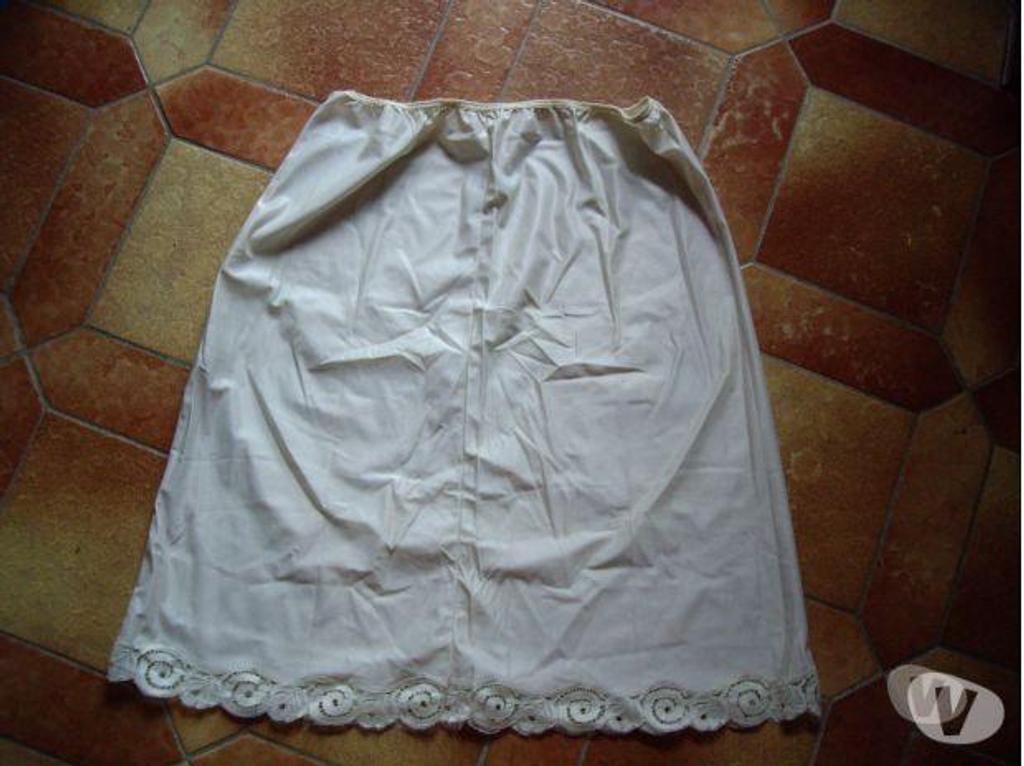 Vêtements occasion Bas-Rhin Bouxwiller - 67330 - Photos Vivastreet Fonds de Robe et Jupons T.40-42 à Taille 56