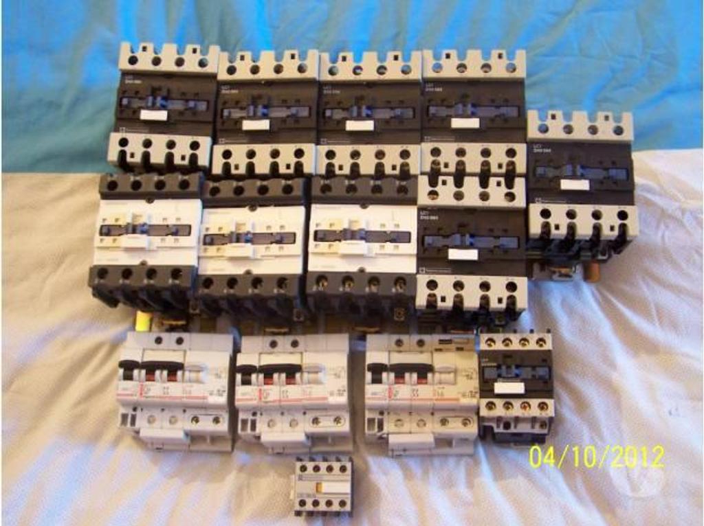 Matériel Hauts-de-Seine Issy les Moulineaux - 92130 - Photos Vivastreet LOT CONTACTEURS ET DISJONCTEURS ELECTRIQUES