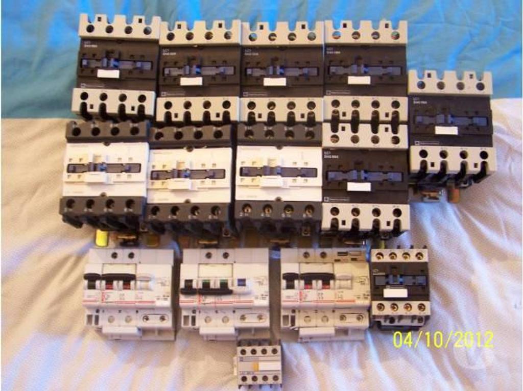 Matériel Hauts-de-Seine Issy les Moulineaux - 92130 - Photos Vivastreet LOT CONTACTEURS ET DISJONCTEURS ELECTRIQUES