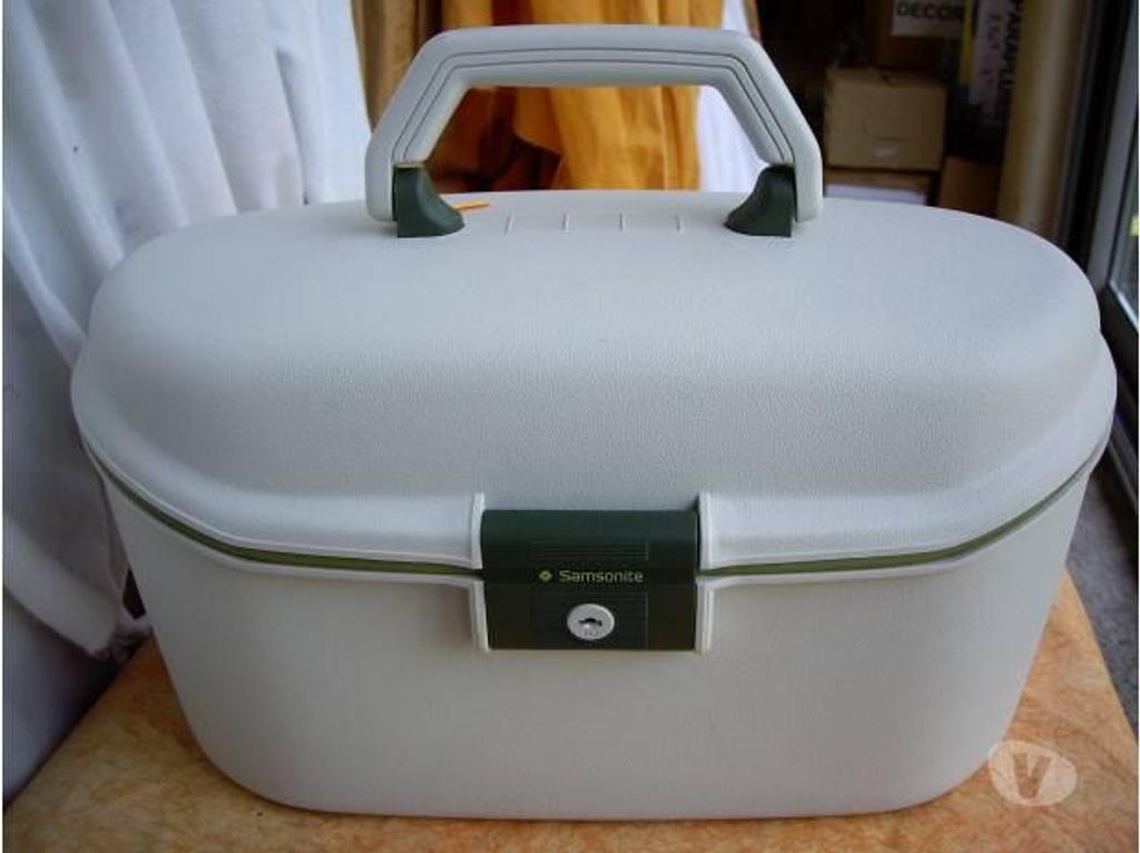 Accessoires - Bagagerie Bas-Rhin Bouxwiller - 67330 - Photos Vivastreet VANITYS RIGIDES de 3 € à 20 €- Neufs