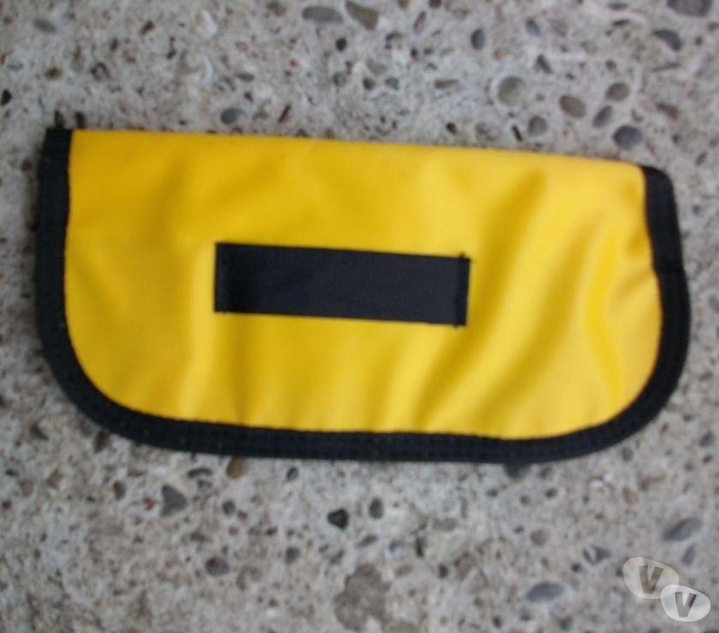 Accessoires - Bagagerie Bas-Rhin Bouxwiller - 67330 - Photos Vivastreet Etuis et Attaches-Lunettes -Neufs