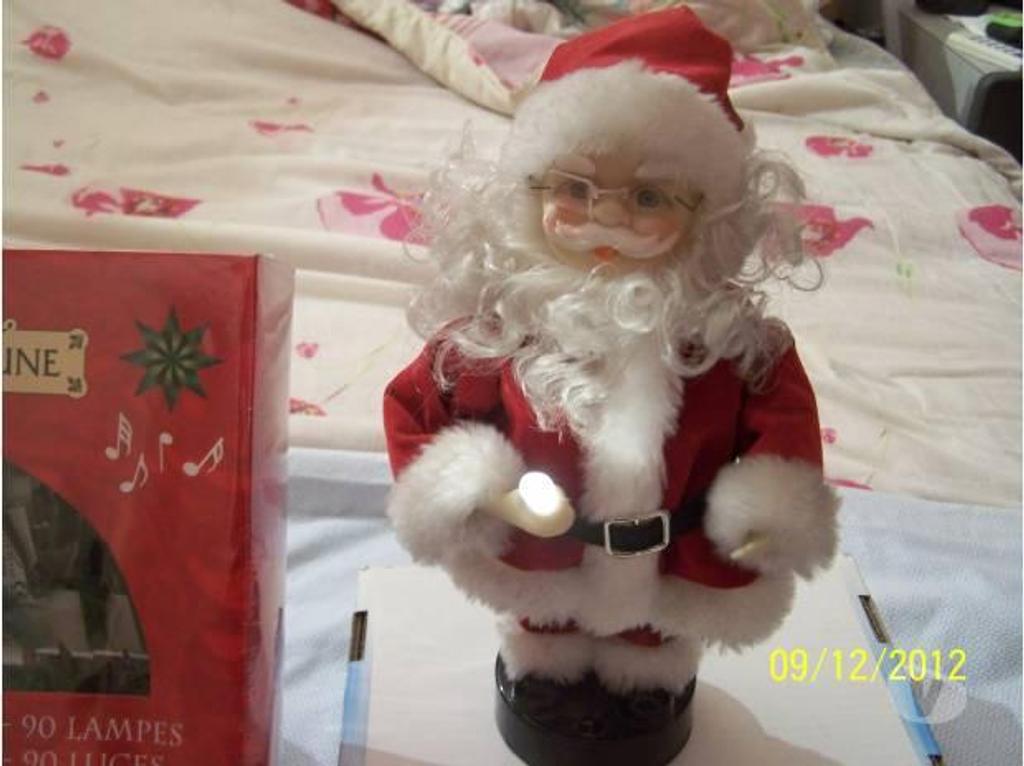 Décoration - art Hauts-de-Seine Issy les Moulineaux - 92130 - Photos Vivastreet GUIRLANDE MUSICALE 90 LAMPES + PERE NOEL AUTOMATE