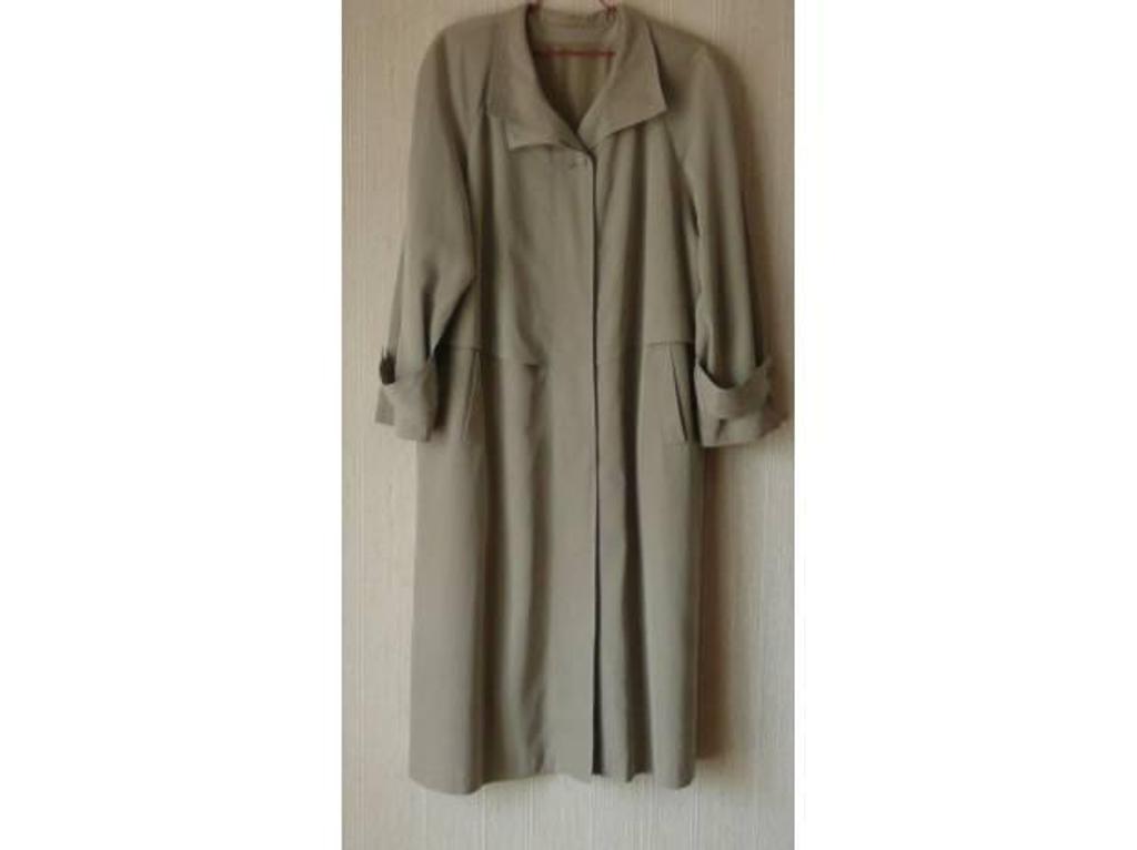 Vêtements occasion Seine-et-Marne Meaux - 77100 - Photos Vivastreet IMPERMEABLE LONG pour femme taille 44/46