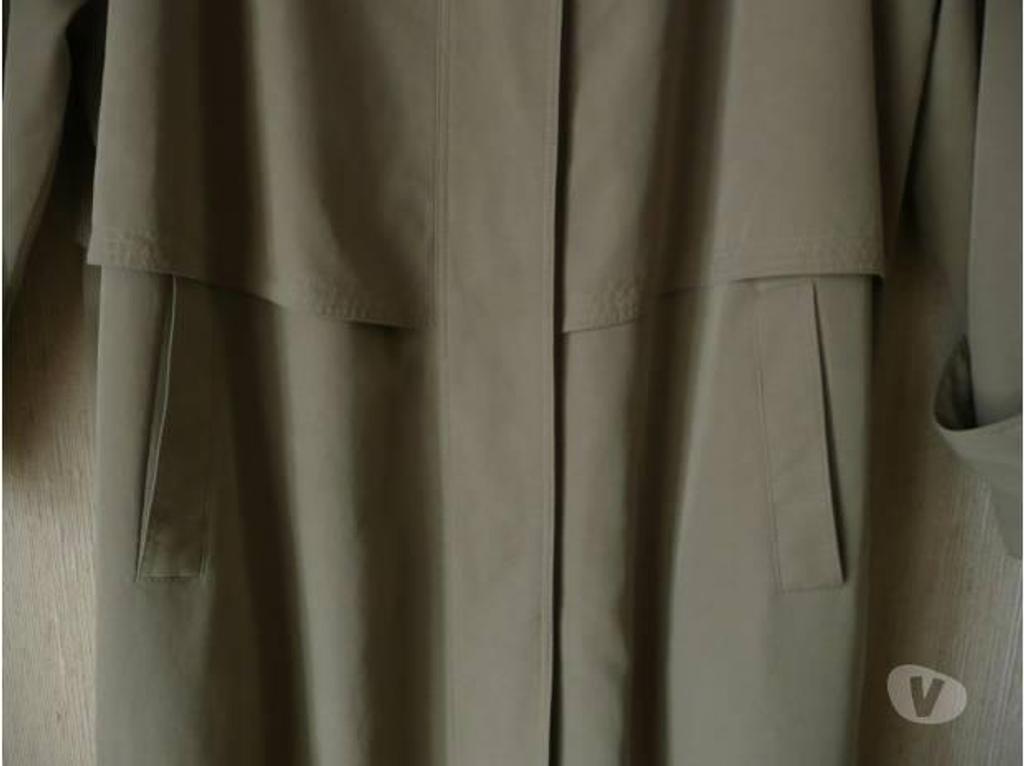 Vêtements occasion Seine-et-Marne Meaux - 77100 - Photos Vivastreet IMPERMEABLE LONG pour femme taille 44/46