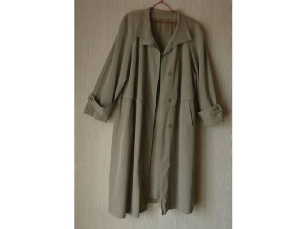 Vêtements occasion Seine-et-Marne Meaux - 77100 - Photos Vivastreet IMPERMEABLE LONG pour femme taille 44/46