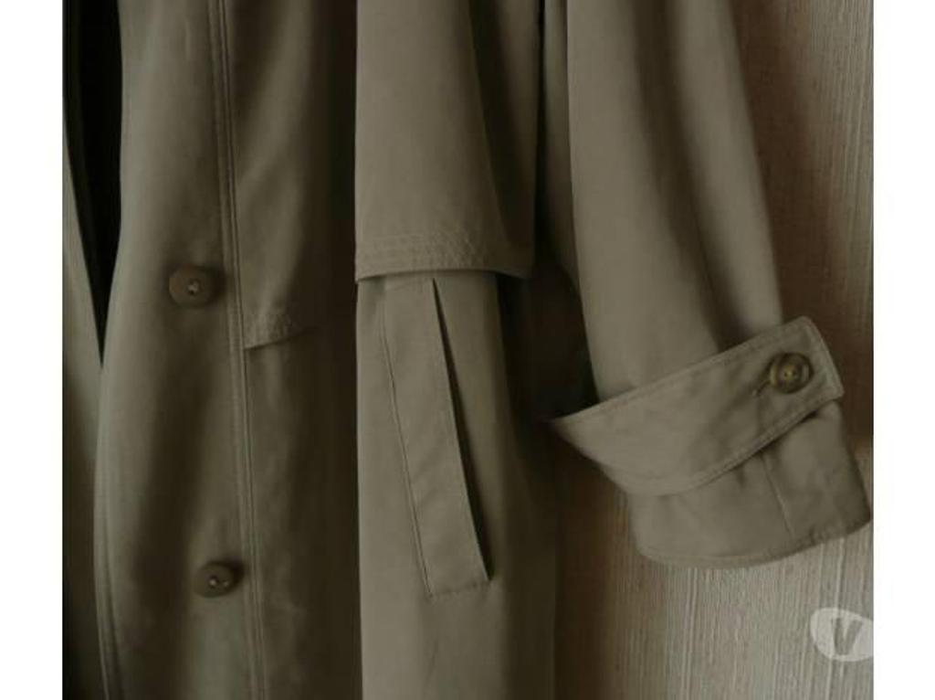 Vêtements occasion Seine-et-Marne Meaux - 77100 - Photos Vivastreet IMPERMEABLE LONG pour femme taille 44/46