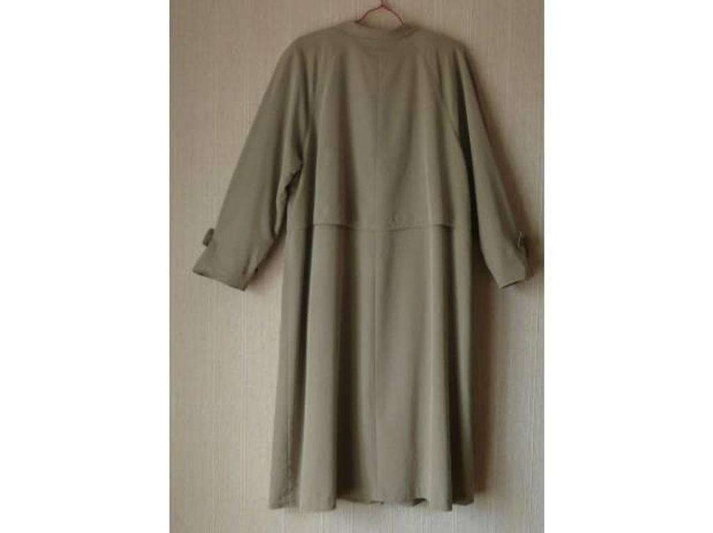 Vêtements occasion Seine-et-Marne Meaux - 77100 - Photos Vivastreet IMPERMEABLE LONG pour femme taille 44/46