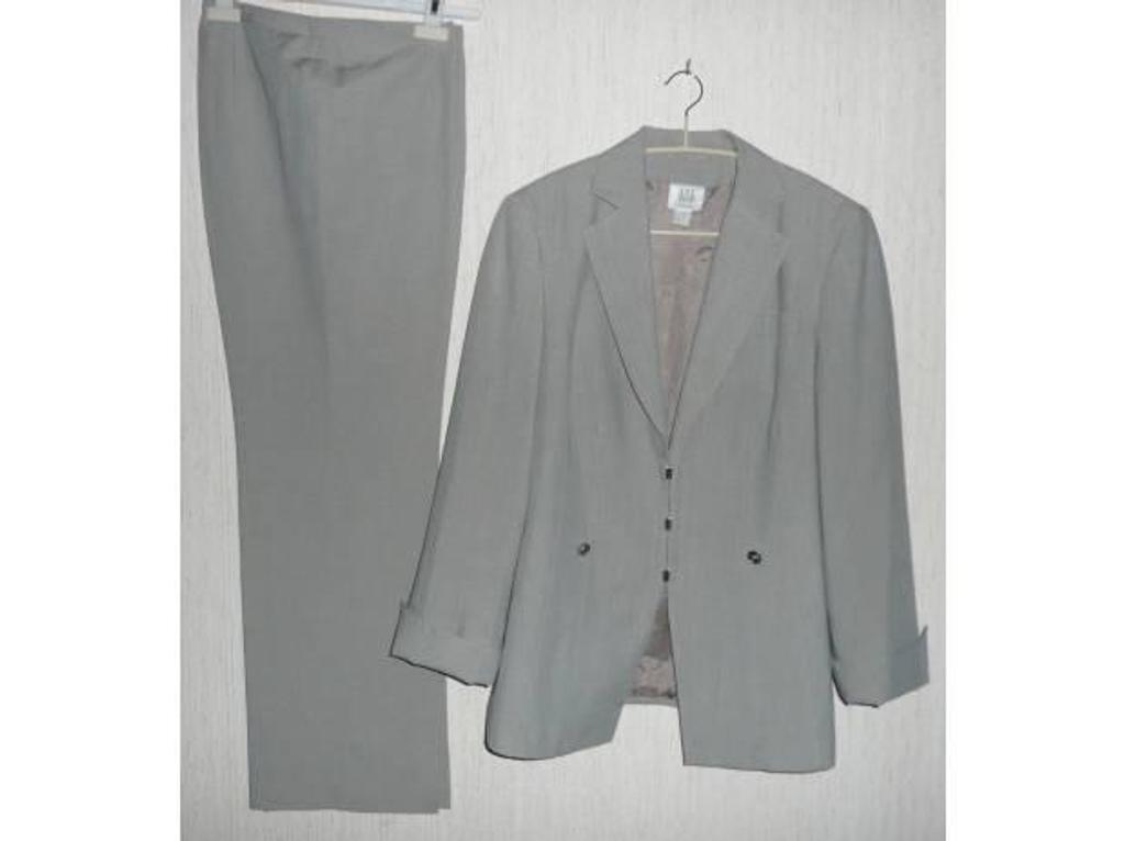 Vêtements occasion Seine-et-Marne Meaux - 77100 - Photos Vivastreet VESTE/PANTALON femme taille 44 marque MADELEINE