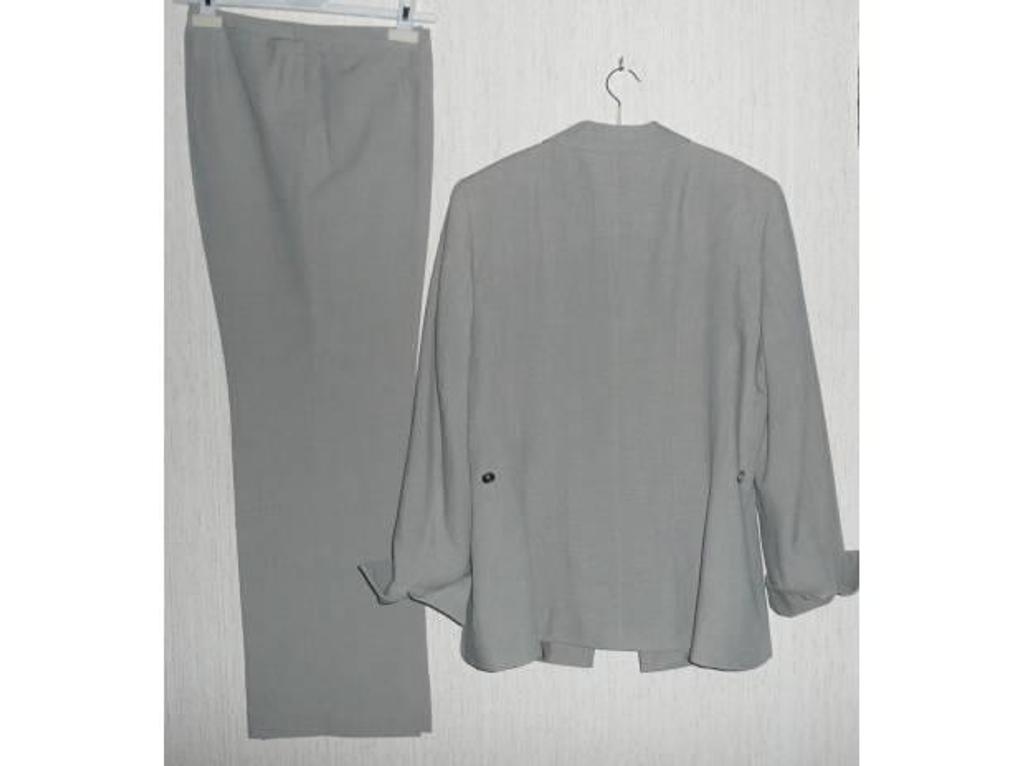 Vêtements occasion Seine-et-Marne Meaux - 77100 - Photos Vivastreet VESTE/PANTALON femme taille 44 marque MADELEINE