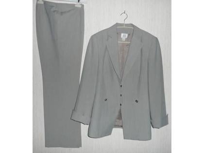 Vêtements occasion Meaux Seine-et-Marne - Photos Vivastreet VESTE/PANTALON femme taille 44 marque MADELEINE