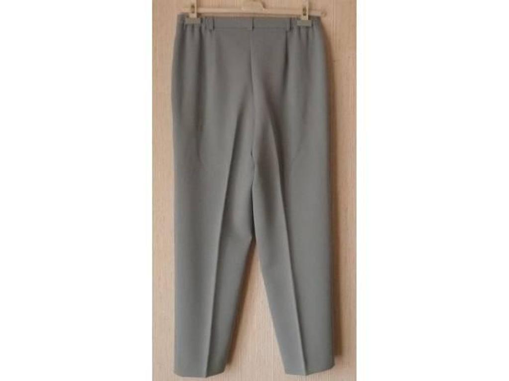 Vêtements occasion Seine-et-Marne Meaux - 77100 - Photos Vivastreet Lot de 3 PANTALONS femme "UN JOUR AILLEURS"