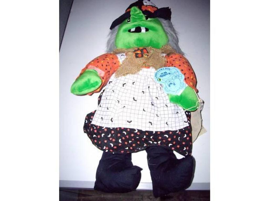 Jeux - Jouets Bas-Rhin Bouxwiller - 67330 - Photos Vivastreet Peluche et Figurine Sorcière 