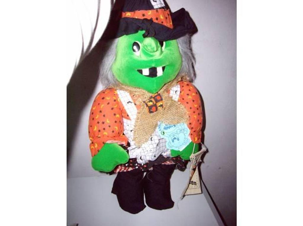 Jeux - Jouets Bas-Rhin Bouxwiller - 67330 - Photos Vivastreet Peluche et Figurine Sorcière 