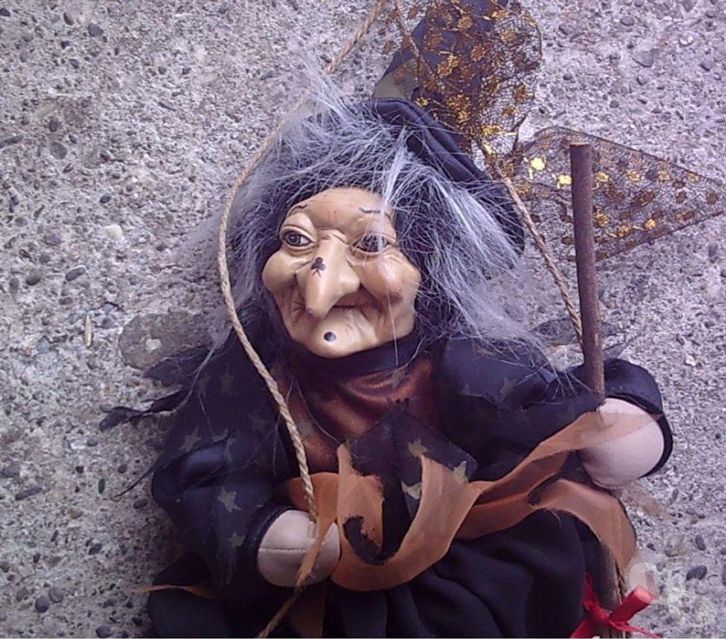 Jeux - Jouets Bas-Rhin Bouxwiller - 67330 - Photos Vivastreet Peluche et Figurine Sorcière 