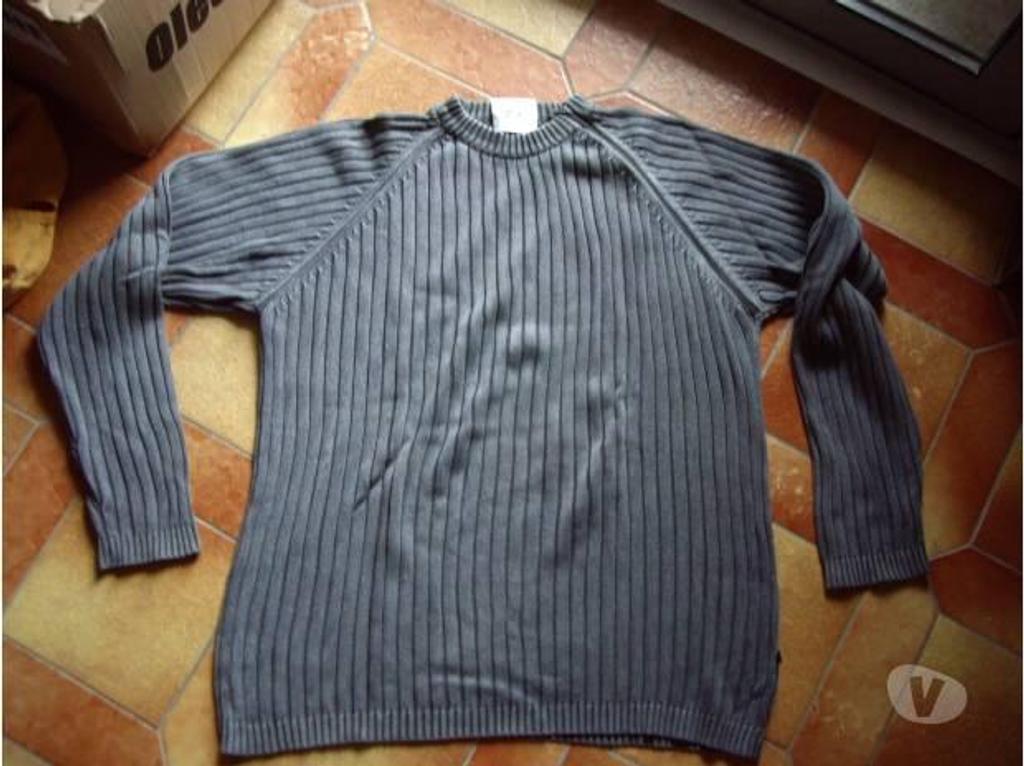 Vêtements occasion Bas-Rhin Bouxwiller - 67330 - Photos Vivastreet PULLS Homme Taille L à 2 €