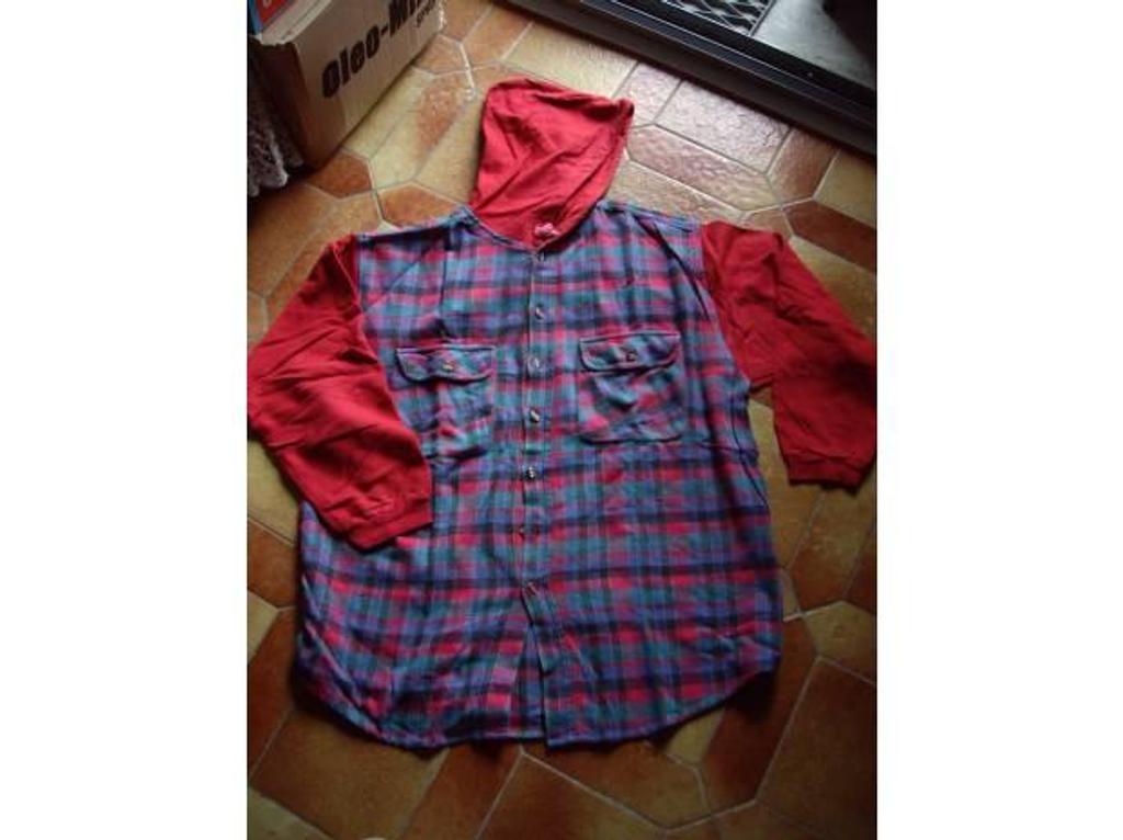 Vêtements occasion Bas-Rhin Bouxwiller - 67330 - Photos Vivastreet SUR-CHEMISES HOMME T.L + T.XL + T.109-116 à 2,50 €