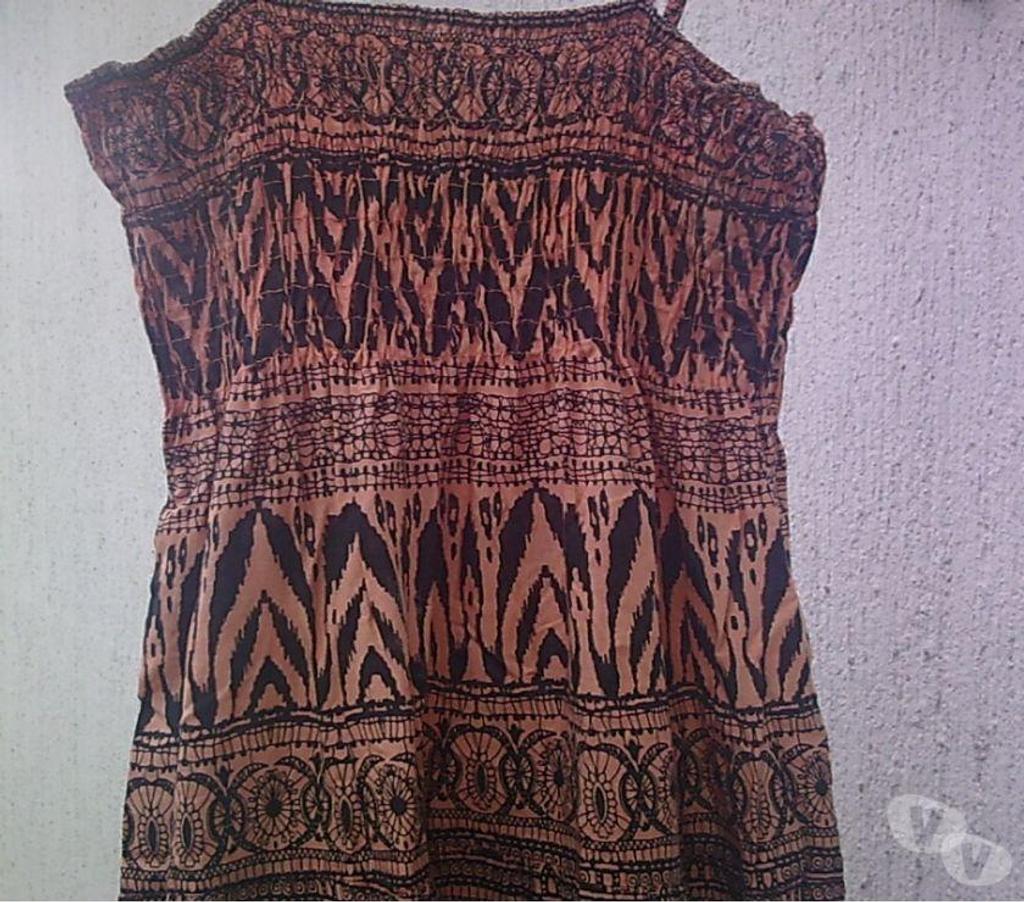 Vêtements occasion Bas-Rhin Bouxwiller - 67330 - Photos Vivastreet Robe Taille M (T.40-42) motif Orangé Africain