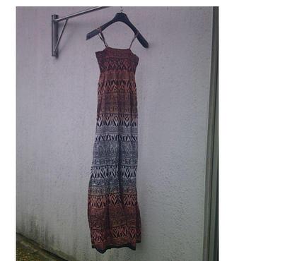 Vêtements occasion Bouxwiller Bas-Rhin - Photos Vivastreet Robe Taille M (T.40-42) motif Orangé Africain