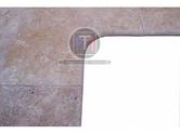 Margelle d'angle en travertin beige