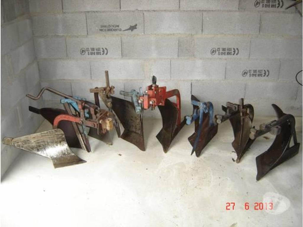 Matériel Côte-d'Or Dijon - 21000 - Photos Vivastreet charrue brabant attelage buttoir masse motoculteur staub