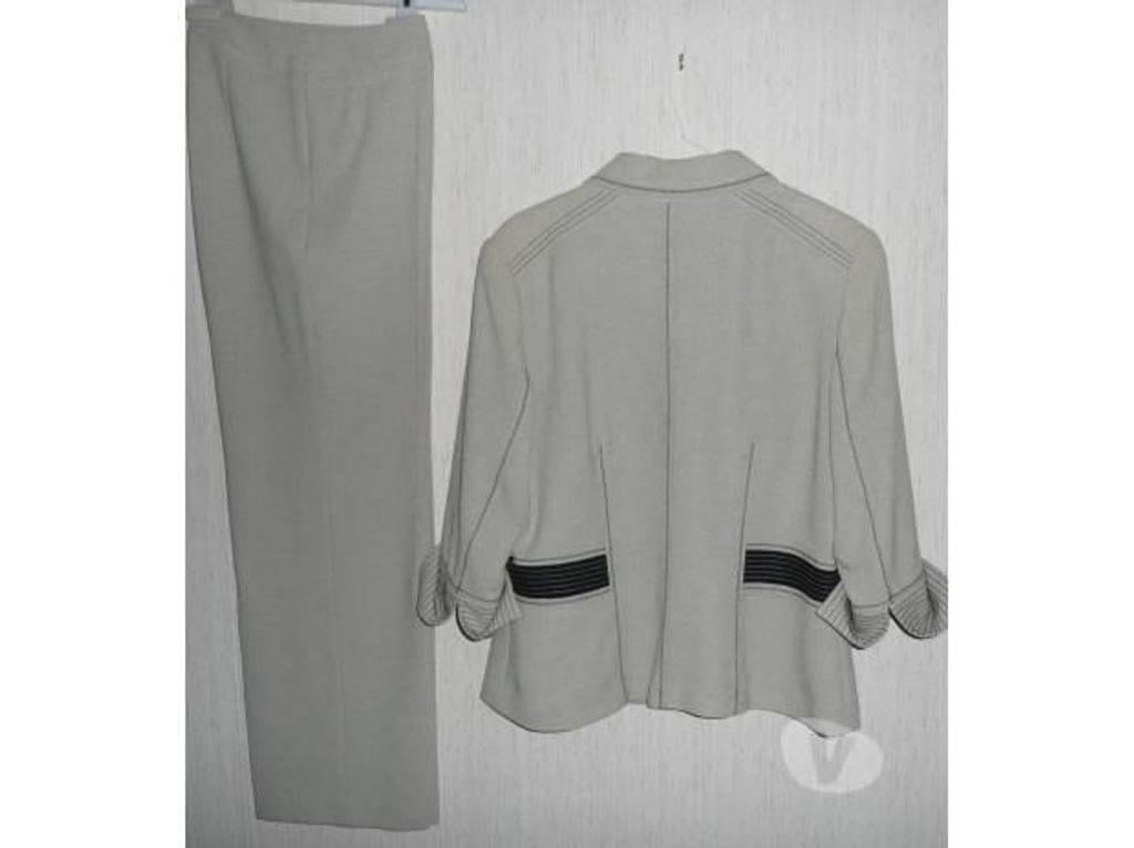 Vêtements occasion Seine-et-Marne Meaux - 77100 - Photos Vivastreet Ensemble femme VESTE/PANTALON "UN JOUR AILLEURS"
