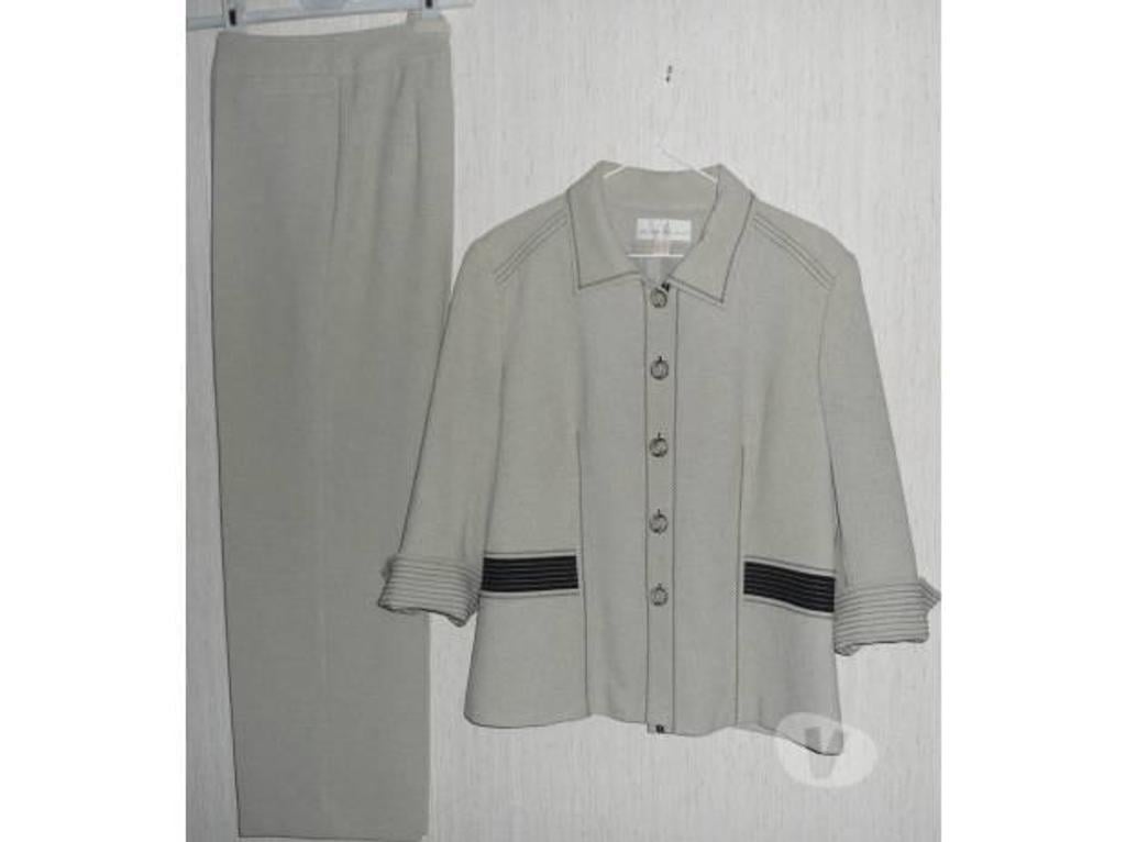 Vêtements occasion Seine-et-Marne Meaux - 77100 - Photos Vivastreet Ensemble femme VESTE/PANTALON "UN JOUR AILLEURS"