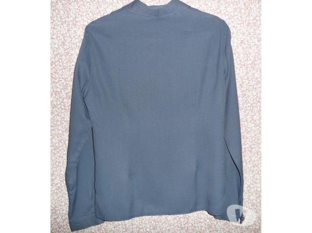 Vêtements occasion Seine-et-Marne Meaux - 77100 - Photos Vivastreet CHEMISIER femme taille 2
