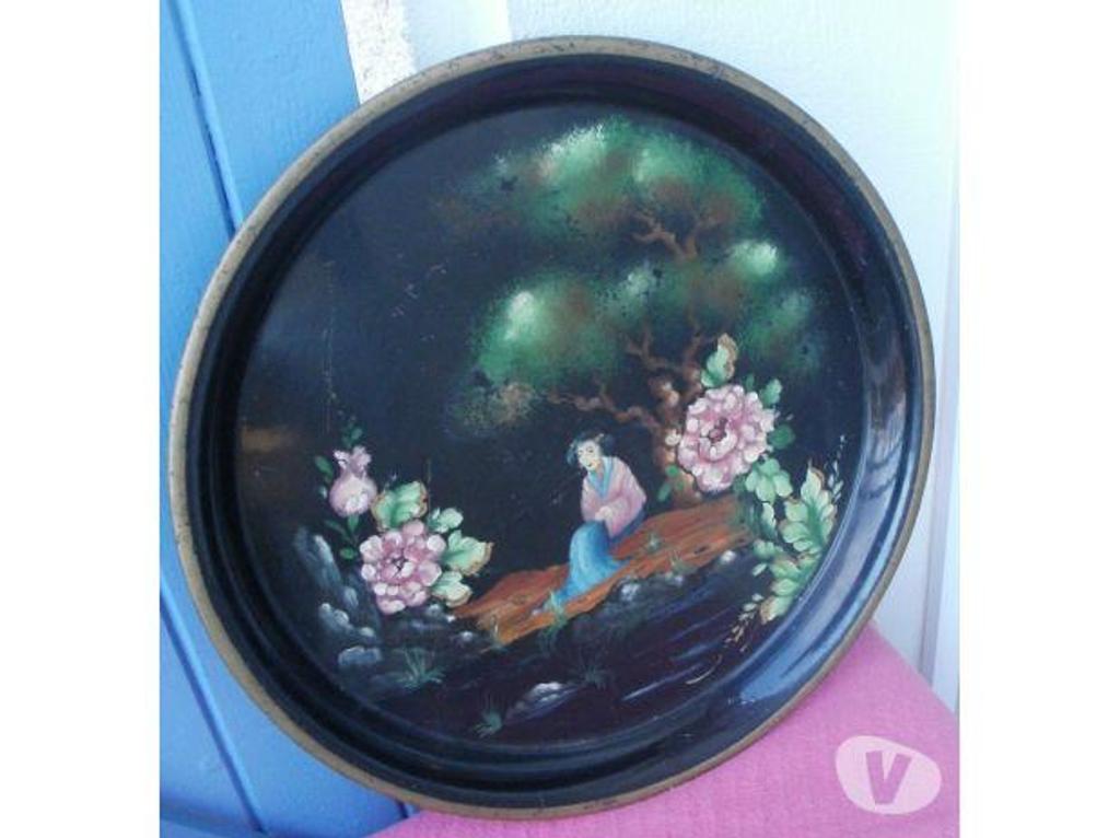 Décoration - art Tarn-et-Garonne Montauban - 82000 - Photos Vivastreet Ancien plateau en tole peint décor du Japon, Ø 34 cm