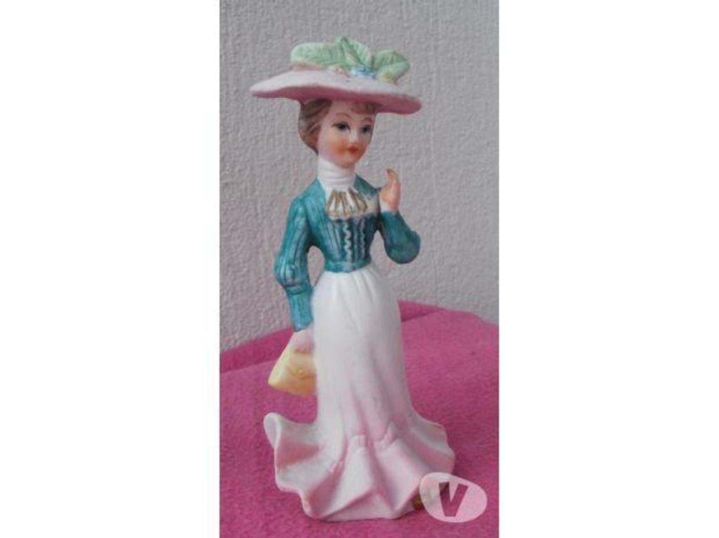 Décoration - art Tarn-et-Garonne Montauban - 82000 - Photos Vivastreet Biscuit en porcelaine femme élégante, robe longue et chapeau