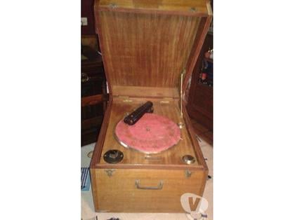 Collections Montceaux les Provins Seine-et-Marne - Photos Vivastreet Electrophone Malle ancienne