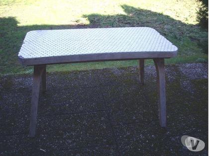 Ameublement - art de la table Bouxwiller Bas-Rhin - Photos Vivastreet Table mi-haute carrelée à 6 €