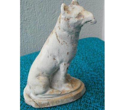 Décoration-Art-Antiquité Montauban Tarn-et-Garonne - Photos Vivastreet Petit chien en plâtre prénommé AZOR datant de 1949