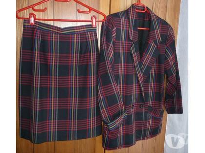 Vêtements occasion Meaux Seine-et-Marne - Photos Vivastreet TAILLEUR femme VESTE /JUPE VINTAGE années 80