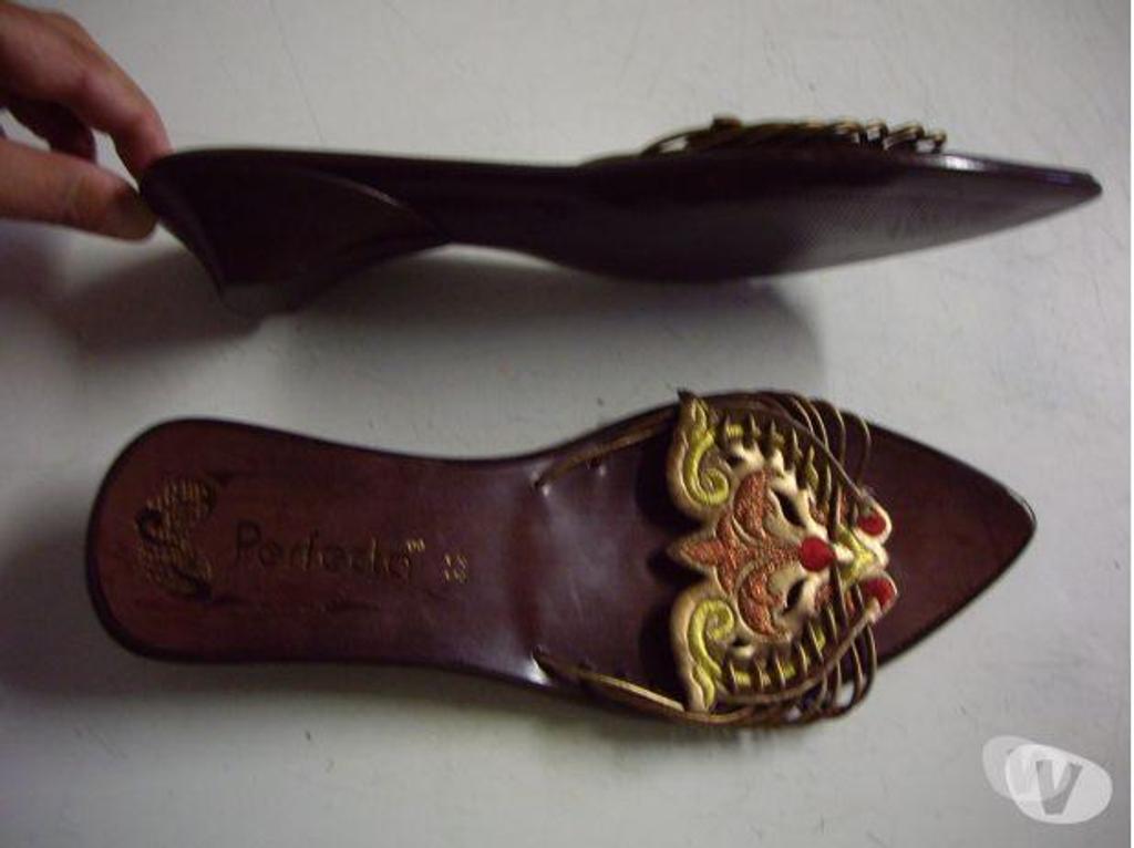 Chaussures Bas-Rhin Bouxwiller - 67330 - Photos Vivastreet Nu-pieds avec écusson doré pt 39 à 5 €-neuves