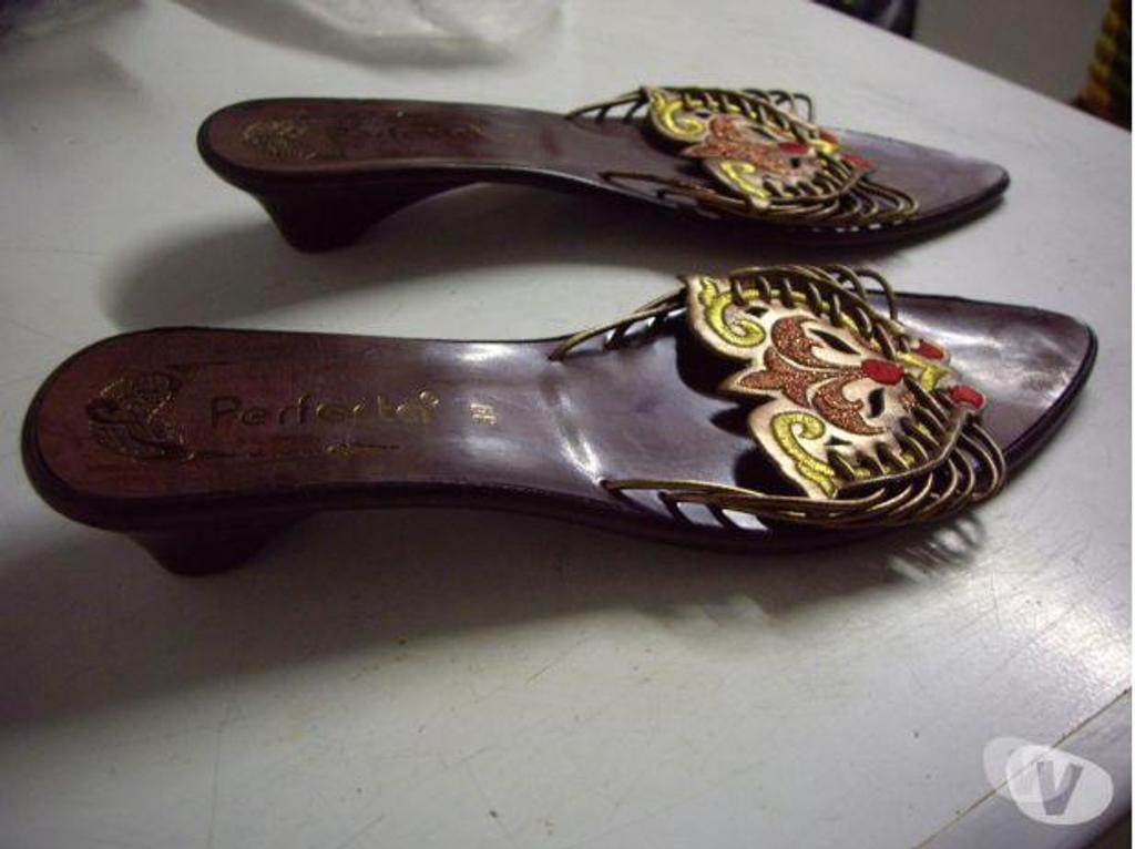 Chaussures Bas-Rhin Bouxwiller - 67330 - Photos Vivastreet Nu-pieds avec écusson doré pt 39 à 5 €-neuves