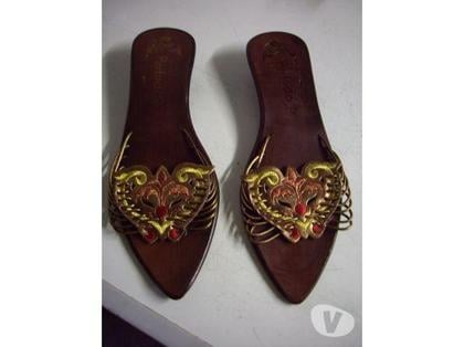 Chaussures Bouxwiller Bas-Rhin - Photos Vivastreet Nu-pieds avec écusson doré pt 39 à 5 €-neuves