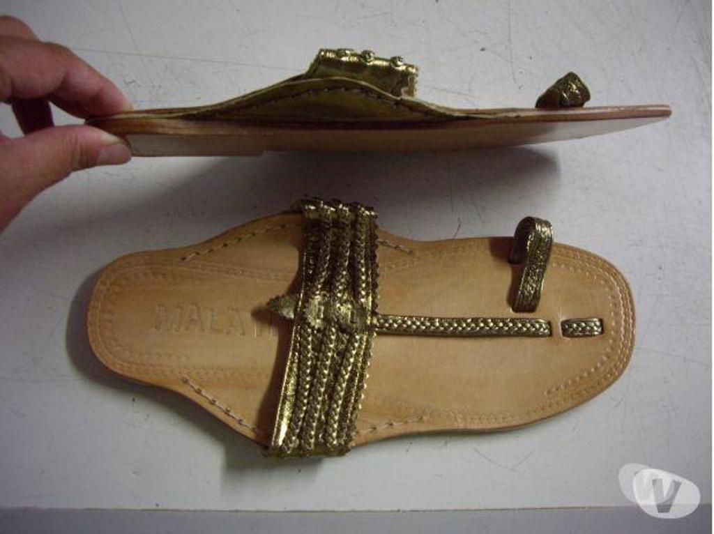 Chaussures Bas-Rhin Bouxwiller - 67330 - Photos Vivastreet Tongs-babouches en Doré pt 39 à 4 €-neuves