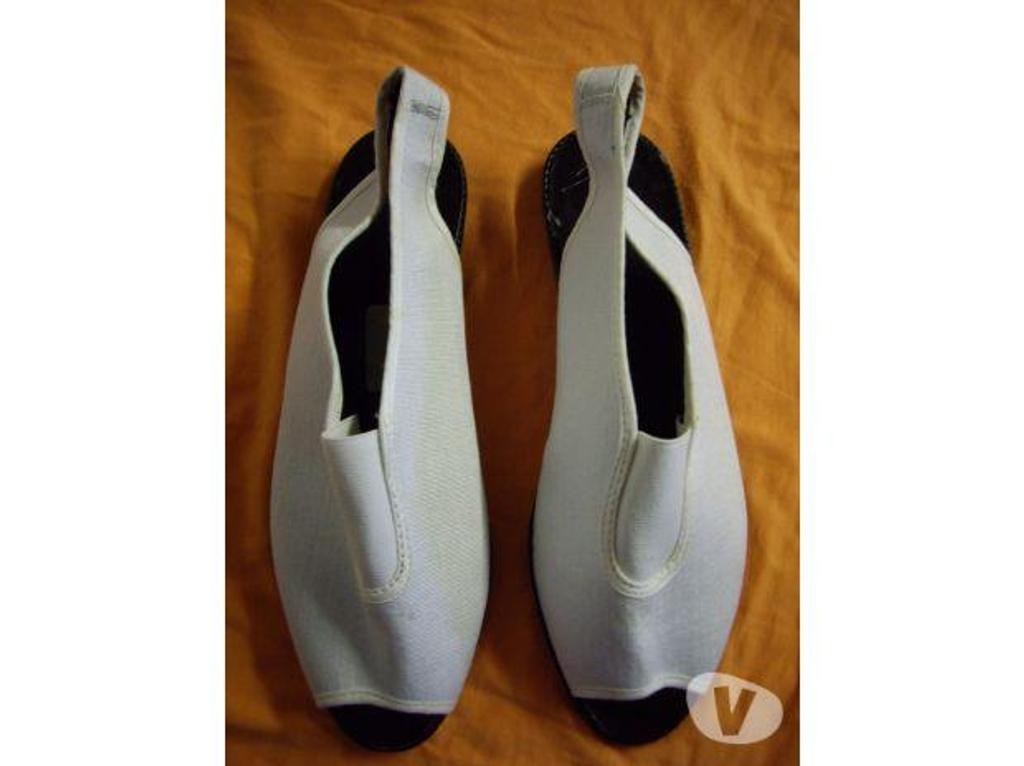 Chaussures Bas-Rhin Bouxwiller - 67330 - Photos Vivastreet Sandales en toile Blanc pointure 39-neuves- à 3 €