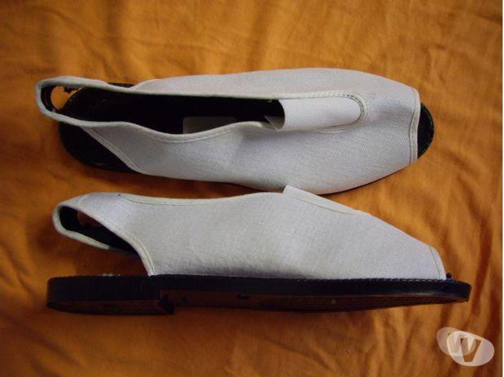 Chaussures Bas-Rhin Bouxwiller - 67330 - Photos Vivastreet Sandales en toile Blanc pointure 39-neuves- à 3 €