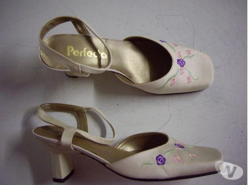 Chaussures Bas-Rhin Bouxwiller - 67330 - Photos Vivastreet Sandales Crème Fleuri à petits talons pt 37- 8 €