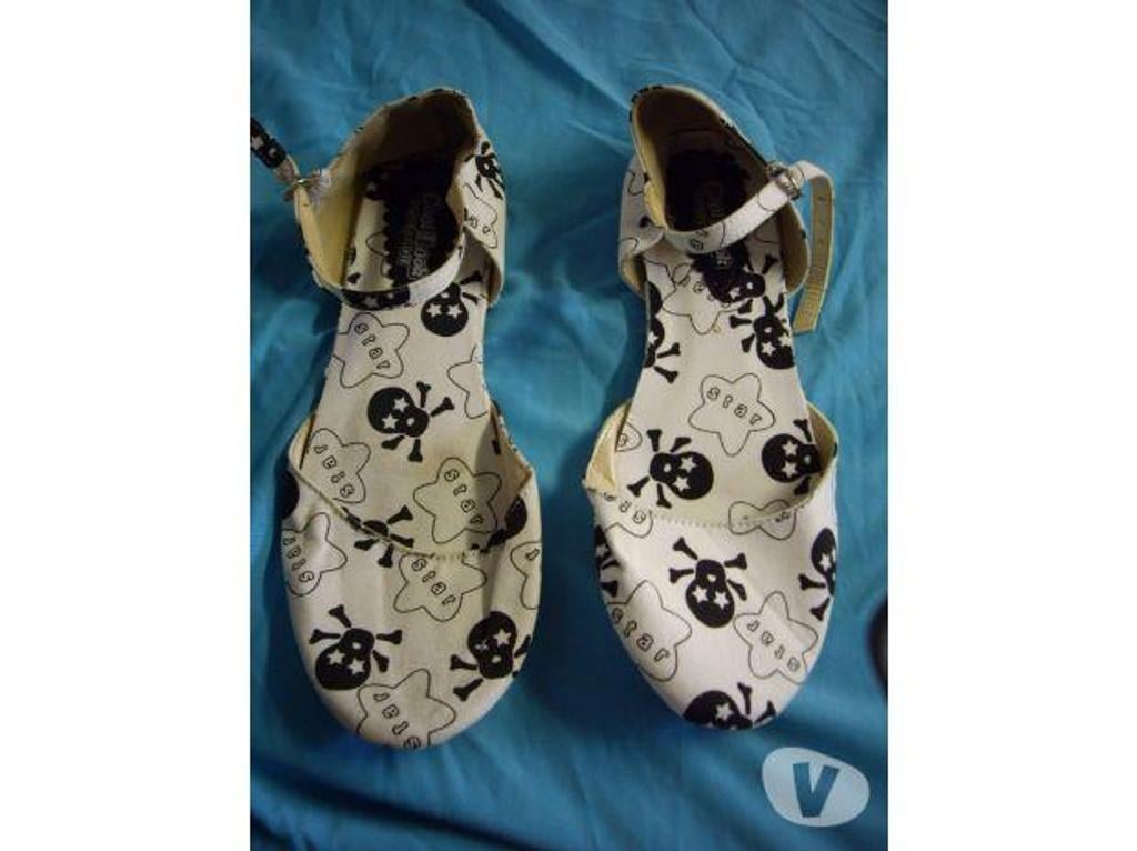 Chaussures Bas-Rhin Bouxwiller - 67330 - Photos Vivastreet Ballerines motif Tête de mort pt 39- neuves-5 €