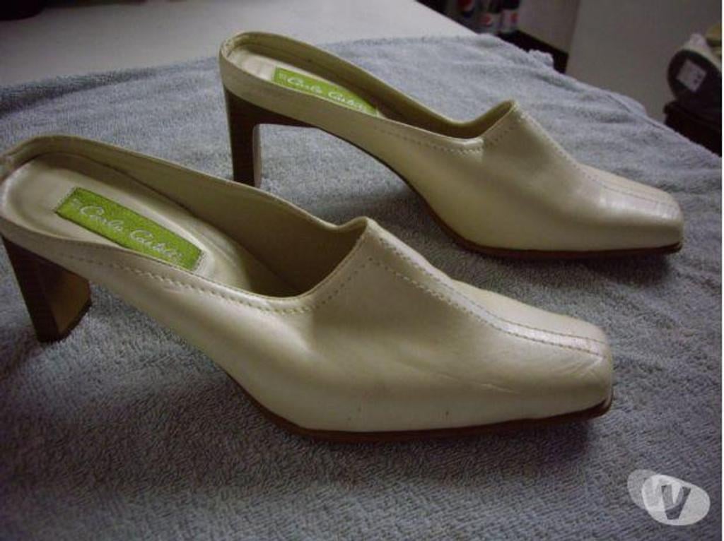 Chaussures Bas-Rhin Bouxwiller - 67330 - Photos Vivastreet Mules à talons Crème Brillant pt 37 -neuves- à 7 €