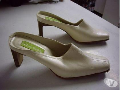 Chaussures et bottes occasion Bouxwiller Bas-Rhin - Photos Vivastreet Mules à talons Crème Brillant pt 37 -neuves- à 7 €